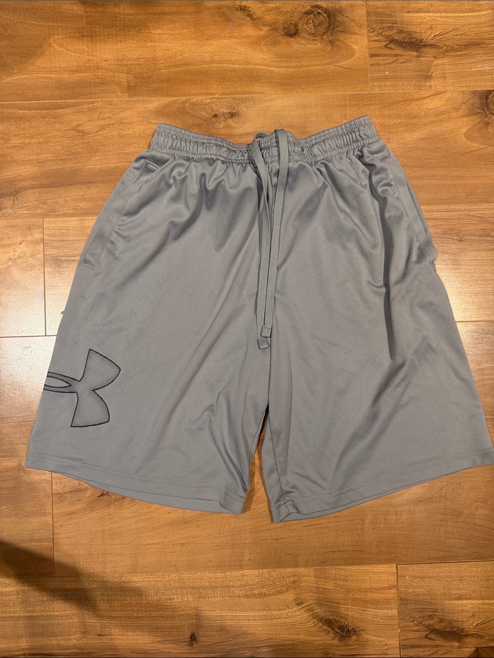 Under Armour Men’s Light Gray Athletic Shorts with Logo